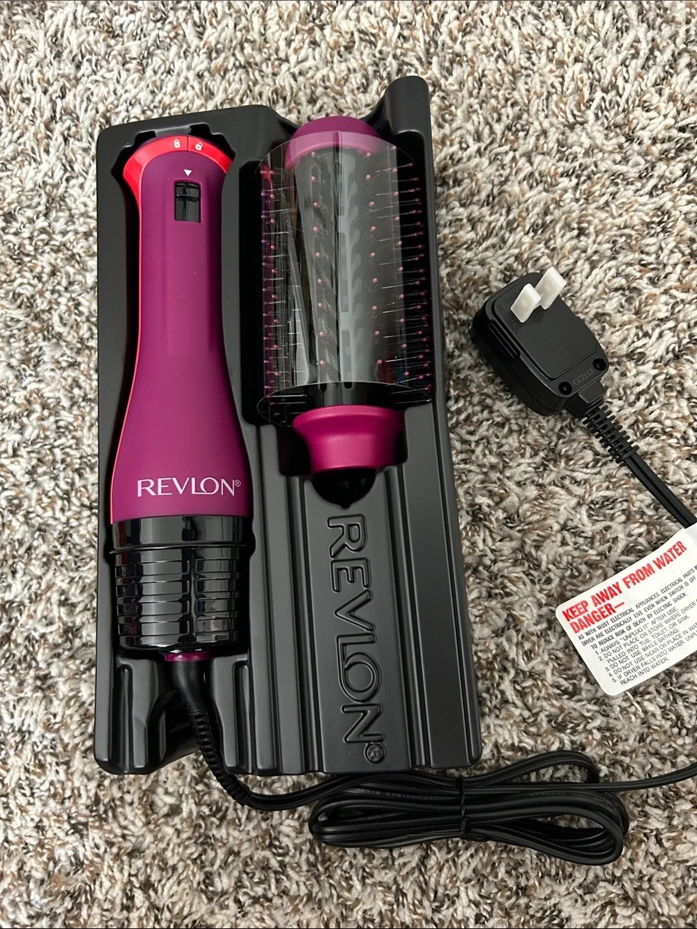 Revlon ONE-STEP VOLUMIZER PLUS.